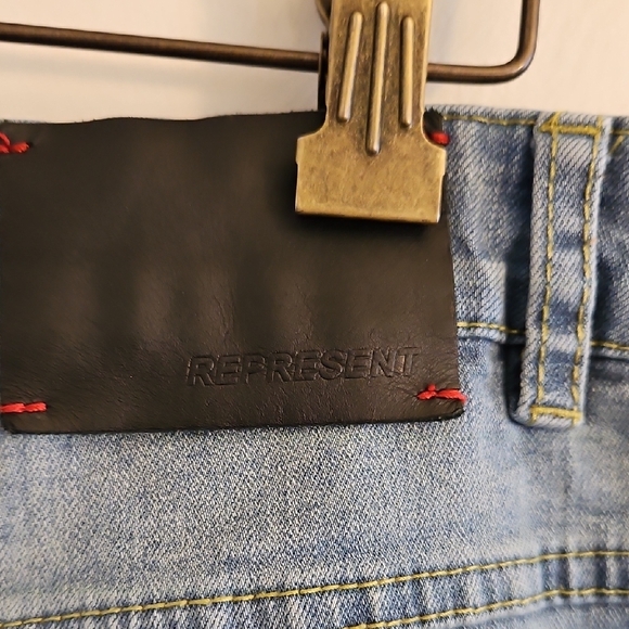 Blue Jeans - Picture 3 of 7